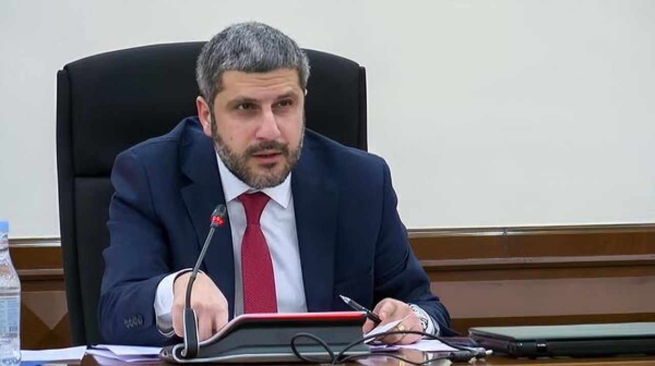 Փոսերի հետևանքով տուժած վարորդներին քաղաքապետարանը չի փոխհատուցելու. Երևանի փոխքաղաքապետ