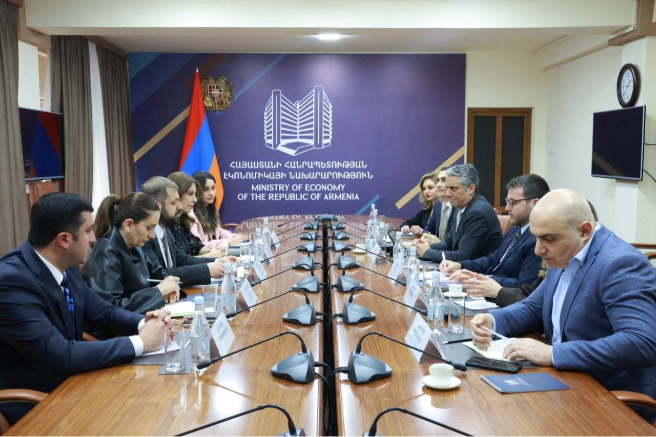 Գևորգ Պապոյանը Վալերիո Իաքիցցին ներկայացրել է Հայաստանի տնտեսական զարգացման առաջնահերթությունները