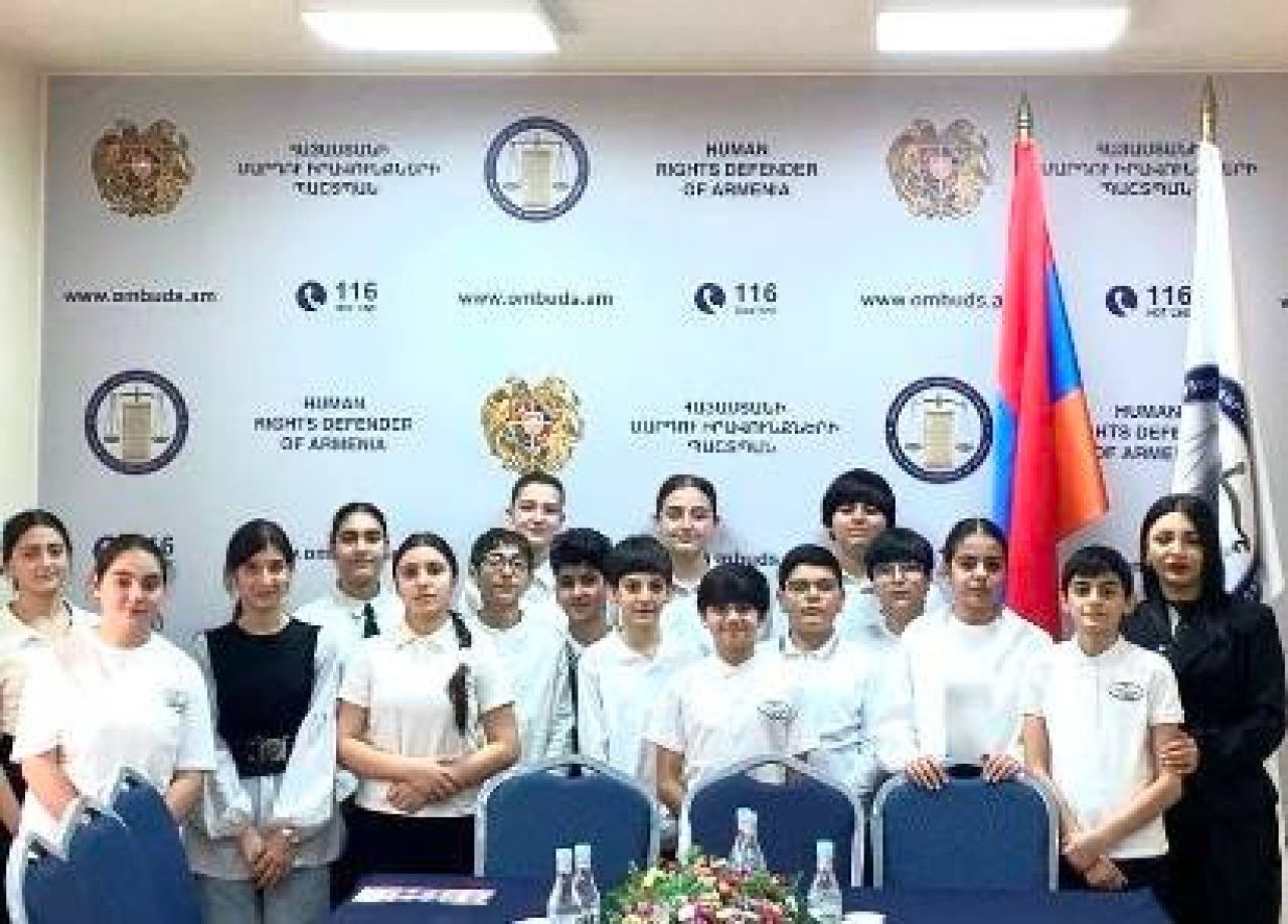 ՄԻՊ աշխատակազմում դպրոցականների հետ քննարկվել են երեխաների իրավունքների պաշտպանությանն առնչվող հարցեր