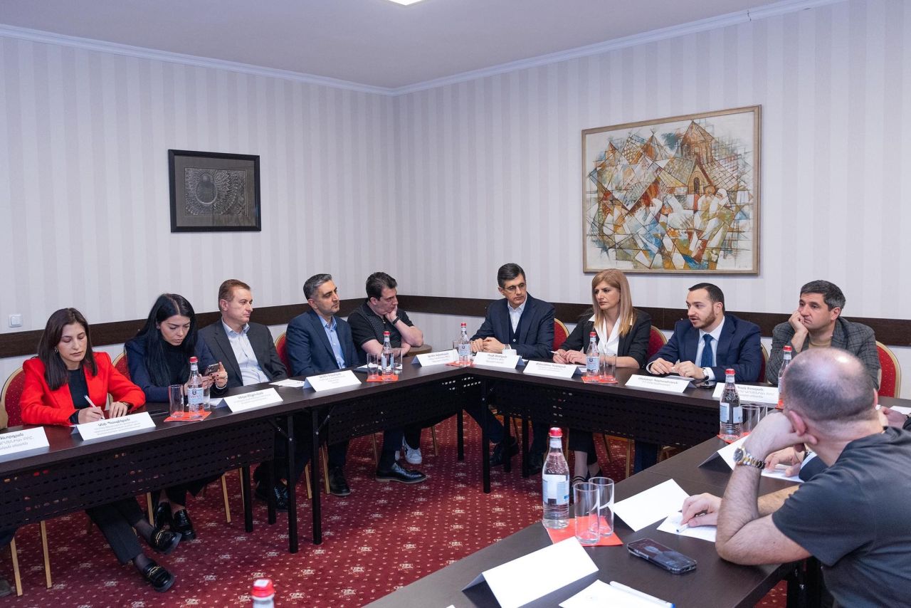 Կլոր սեղան-քննարկում թվային տեխնոլոգիաների արագ զարգացման պայմաններում երեխաների առցանց անվտանգության ապահովման  վերաբերյալ