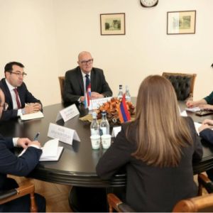Էկոնոմիկայի փոխնախարարը և Լյուքսեմբուրգի դեսպանն անդրադարձել են հայկական արտադրանքի արտահանման հետ կապված լոգիստիկ հարցերին