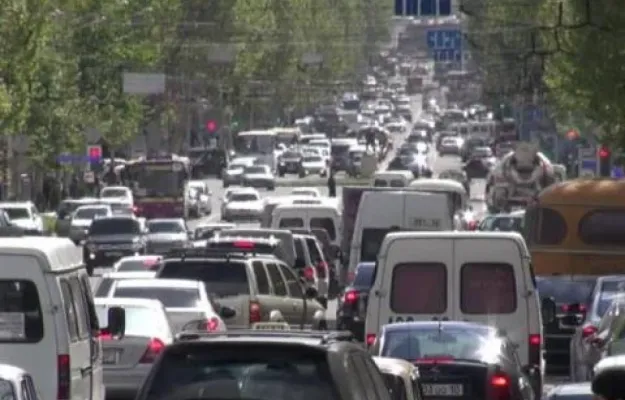 Երևանում մարդատար ավտոմեքենաների համար սահմանափակումներ կլինեն․ Ավինյան
