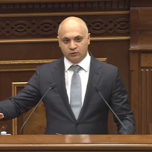Գեղամ Գևորգյանը՝ անձրևի ժամանակ տաքսի ծառայությունների գնի քառակի բարձրացման մասին