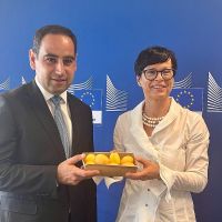 Հայկական ծիրանի առաջին խորհրդանշական խմբաքանակը ժամանել է ԵՄ. Մարթա Կոս