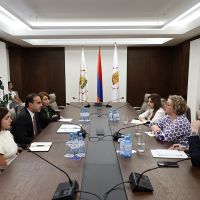 Երևանը կարող է օգտվել բրիտանական քաղաքաշինական փորձից․ ինչ են քննարկել Ավինյանն ու Քոուլը