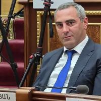 Գյումրիի քաղաքապետի պարտականությունները կատարող Առաքելյանը հրաժարվել է պատգամավորական մանդատից