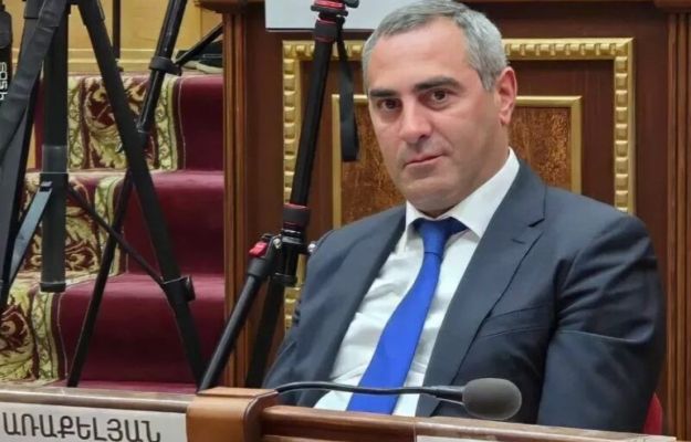 Գյումրիի քաղաքապետի պարտականությունները կատարող Առաքելյանը հրաժարվել է պատգամավորական մանդատից