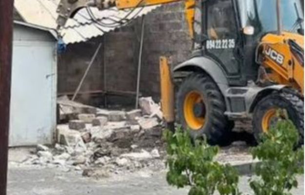 Տիգրան Մեծ 36Բ հասցեում ապամոնտաժվեցին ապօրինի տեղադրված ավտոտնակները