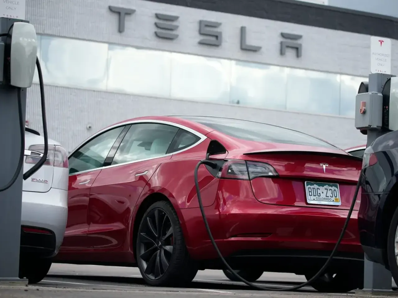 Tesla-ին կարող են արգելել վաճառք իրականացնել Կալիֆոռնիայում