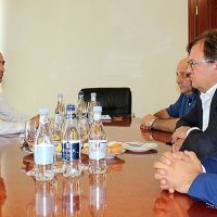Սյունիքի մարզպետ Ռոբերտ Ղուկասյանն այսօր  հյուրընկալել է «Գեոպրոմայնինգ» ընկերությունների խմբի նախագահ Ռոման Խուդոլիյին ու «ԶՊՄԿ» ՓԲԸ ղեկավար կազմին