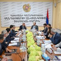 Արայիկ Հարությունյանն այցելել է Շուկայի վերահսկողության և Սննդի անվտանգության տեսչական մարմիններ