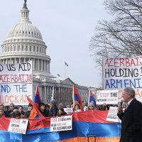 ԱՄՆ կոնգրեսական Ֆրենկ Փալոնը միացել է Լաչինի միջանցքի արգելափակման դեմ ամերիկահայերի ցույցին