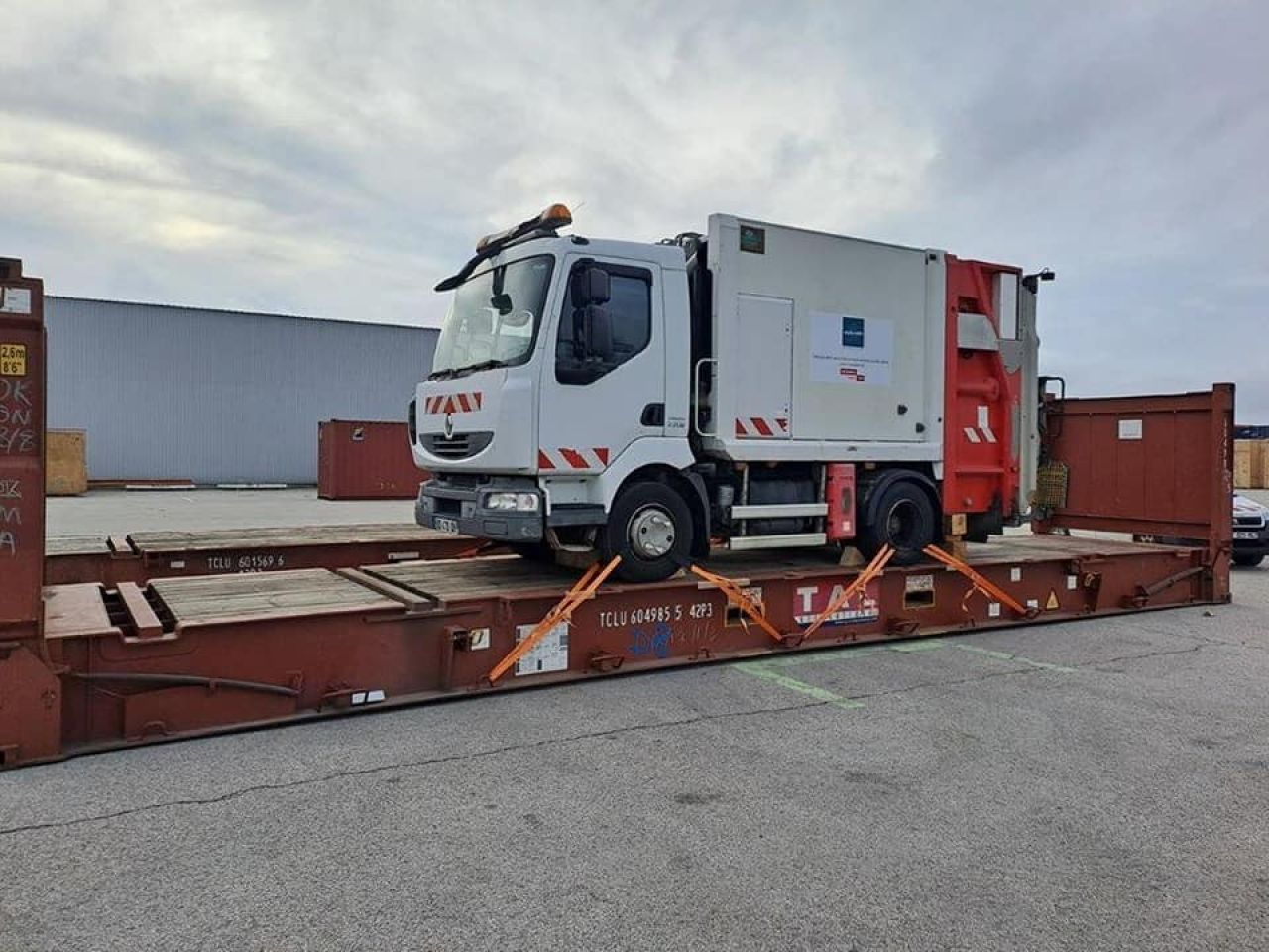 Ֆրանսիայի Հանրապետության Վո-ան-Վլեն քաղաքի կողմից նվիրատվության կարգով Արթիկ համայնքին հանձնված <<Ռենո միդլում>> մակնիշի աղբատար ավտոմեքենան տեղ է հասել