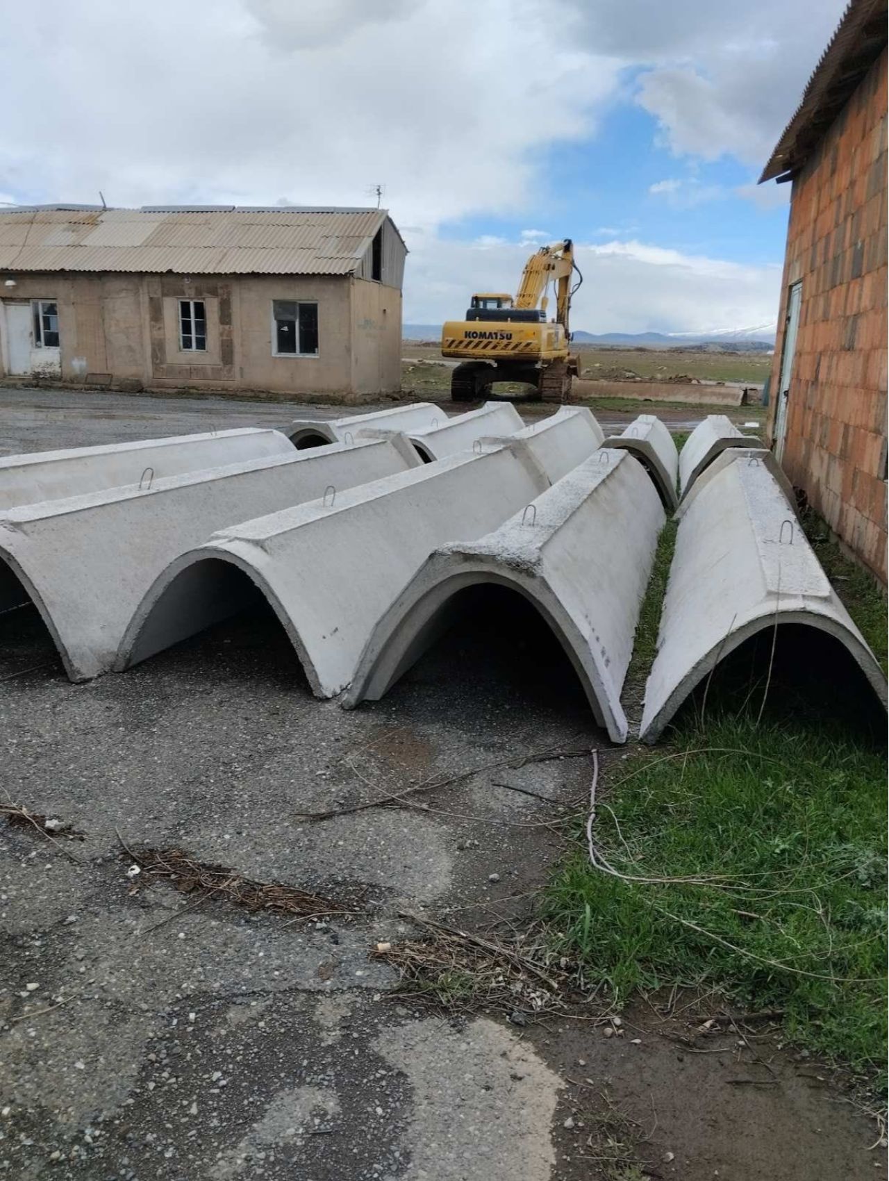 Թալինի համայնքապետարանի և «Թալին» ՋՕԸ-ի համագործակցությամբ Արագածավան բնակավայրում օրերս իրականացվել են լայնածավալ բարեկարգման աշխատանքներ