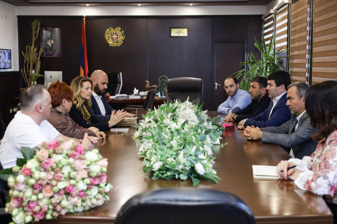 Մասիսի համայնքապետը հյուրընկալեց Ֆրանսիա-Հայաստան բարեկամական խմբի ղեկավար Ան-Լորանս Պետելին