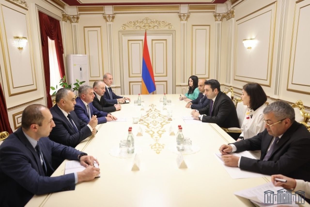 Հայկական կողմը մեծ նշանակություն է տալիս Վրաստանի հետ ապակենտրոնացված համագործակցությանը. Ալեն Սիմոնյան